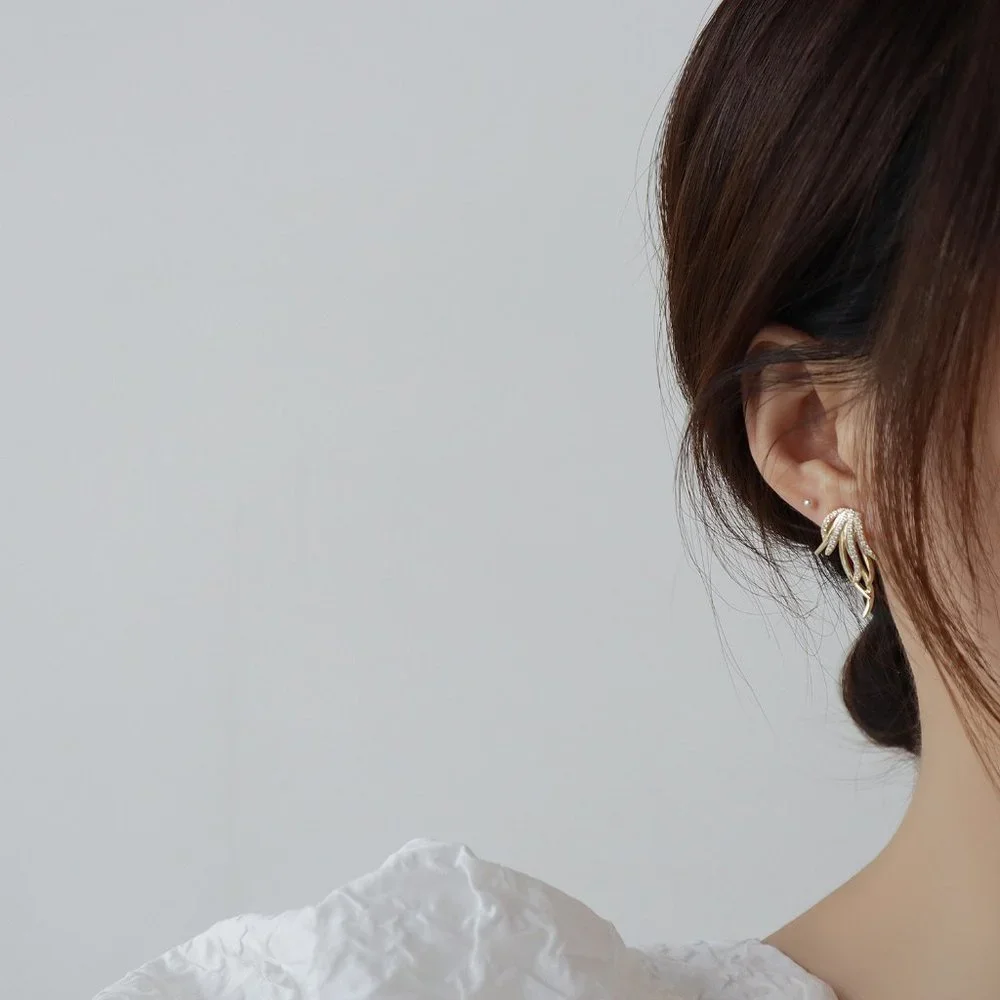 NEW 14K Gold Plated Diamond Leaf Branch Earrings - Picture 2 of 4